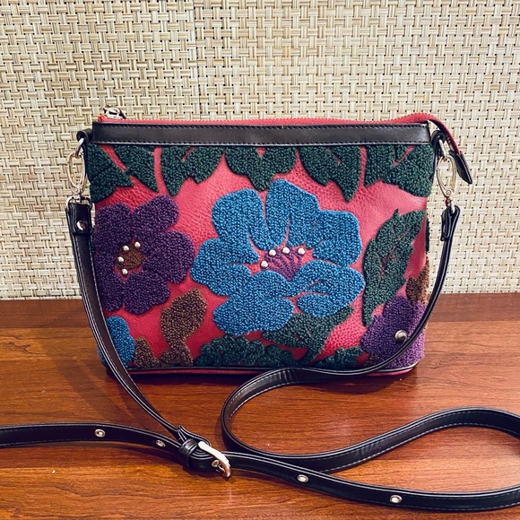 🌟2xHP🌟NWOT Sharif Bouclé 3D Floral Marsala Rose Leather Crossbody/Clutch Bag - Picture 2 of 16